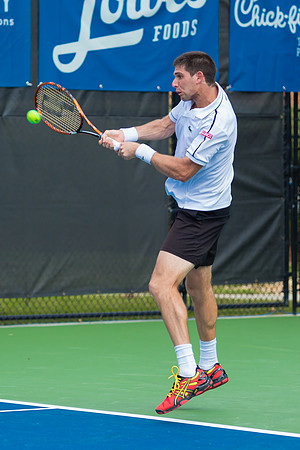 Federico Delbonis hits a baseline forehand at the Winston-Salem Open