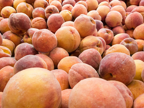 Peaches at a produce stand